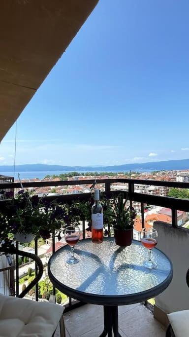 Stunning Lake And Mountain Views - Velkoski Apartments オフリド エクステリア 写真